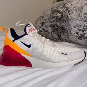 NIKE AirMax 270